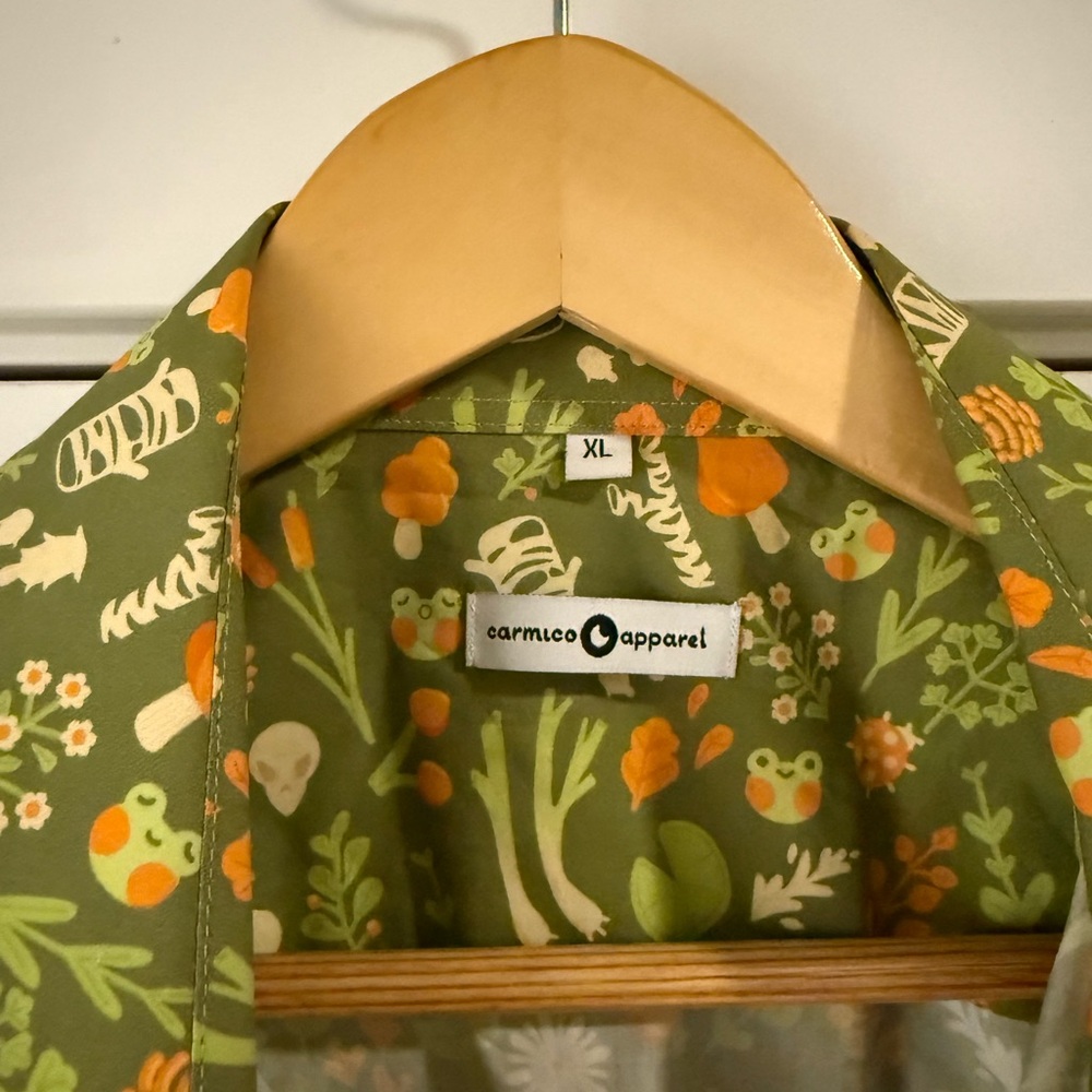 Carmico Printed Frog Button Up Shirt - Picture 2 of 5